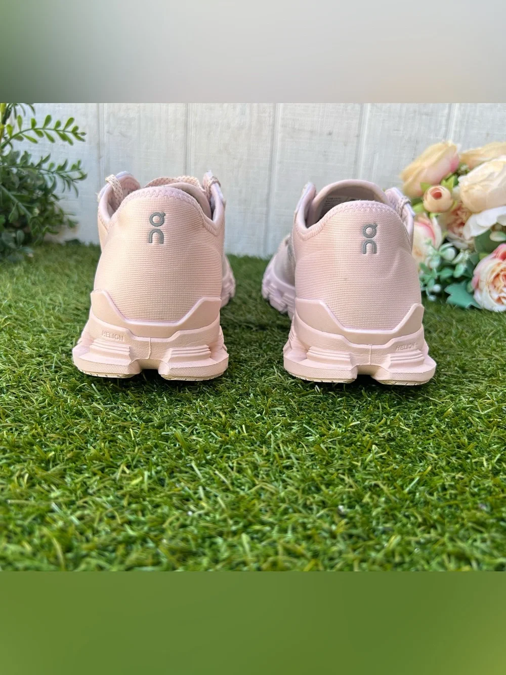 On Running Cloud X 4 AD Sneakers in Salt/ Lily women size 9 gently used